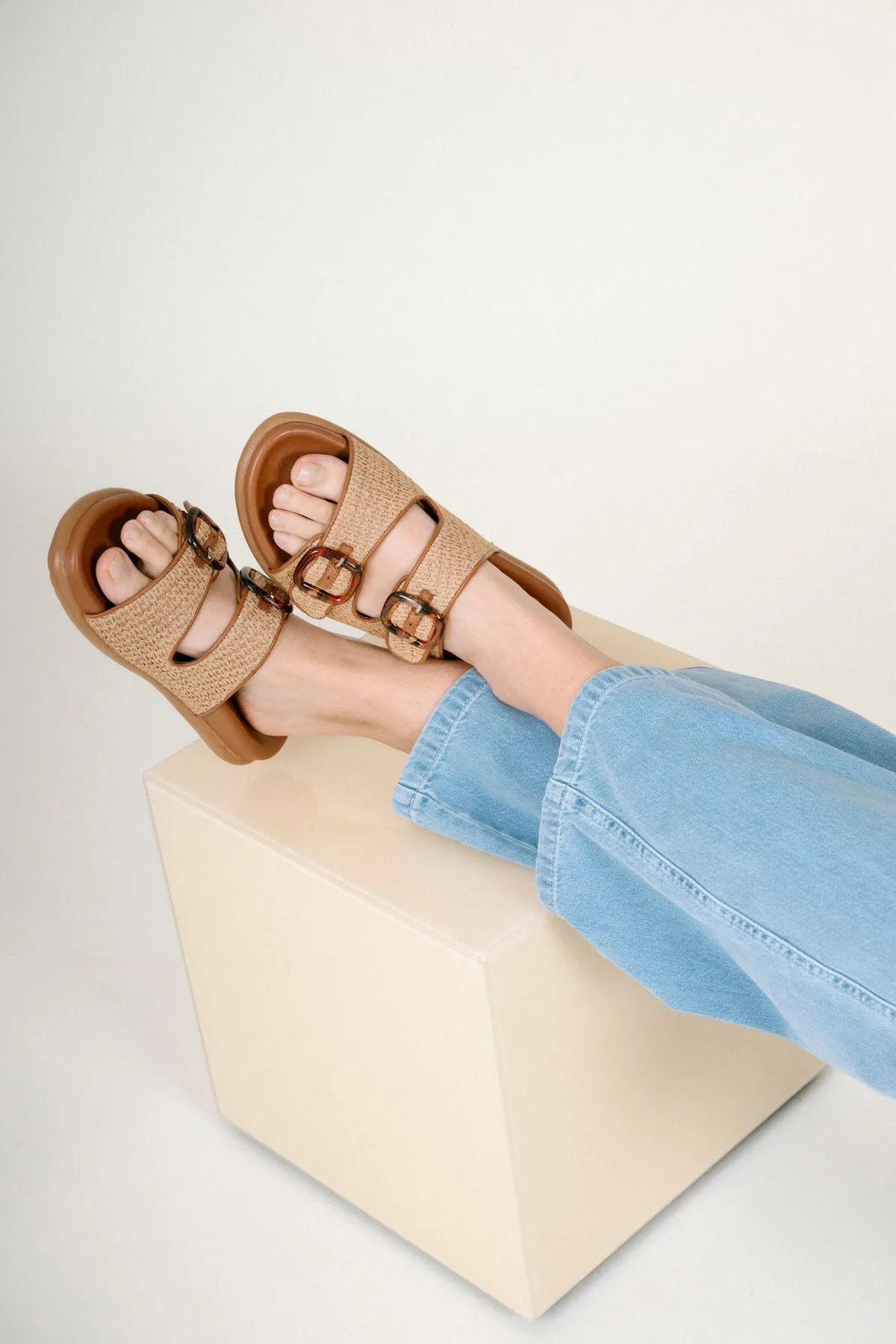 Lilia Slipper Cognac Raffia