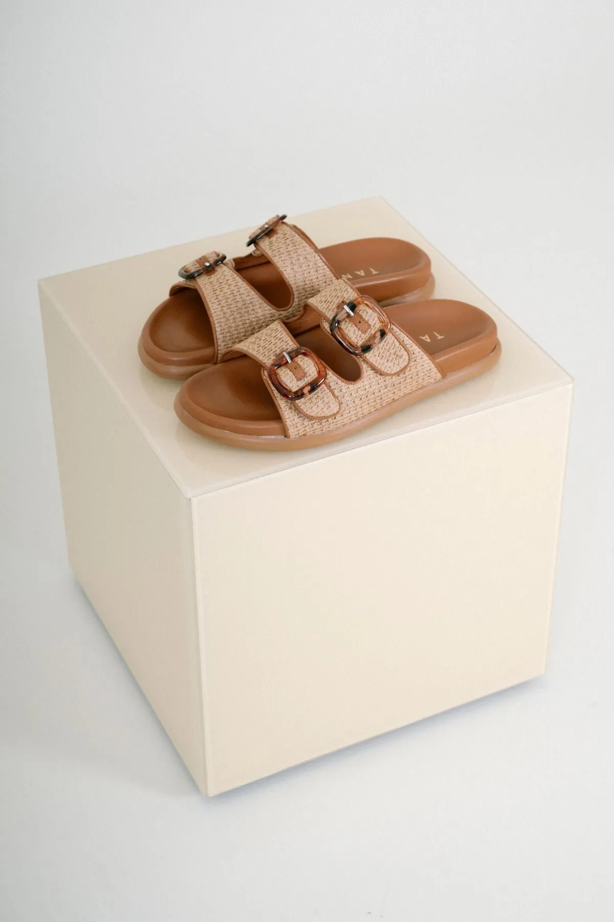 Lilia Slipper Cognac Raffia