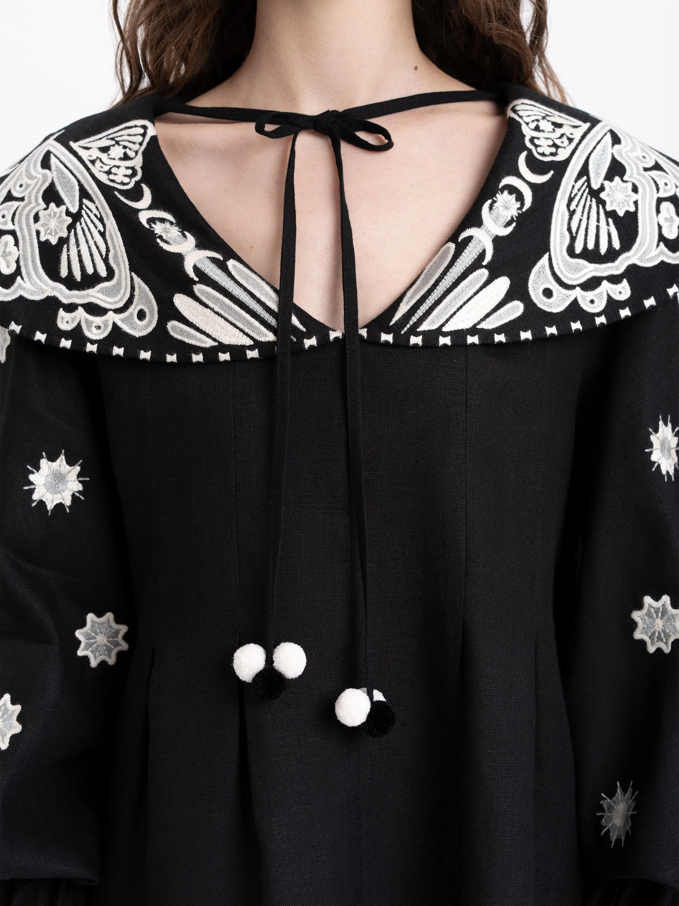 Linen embroidered blouse with a wide collar "Lehit"