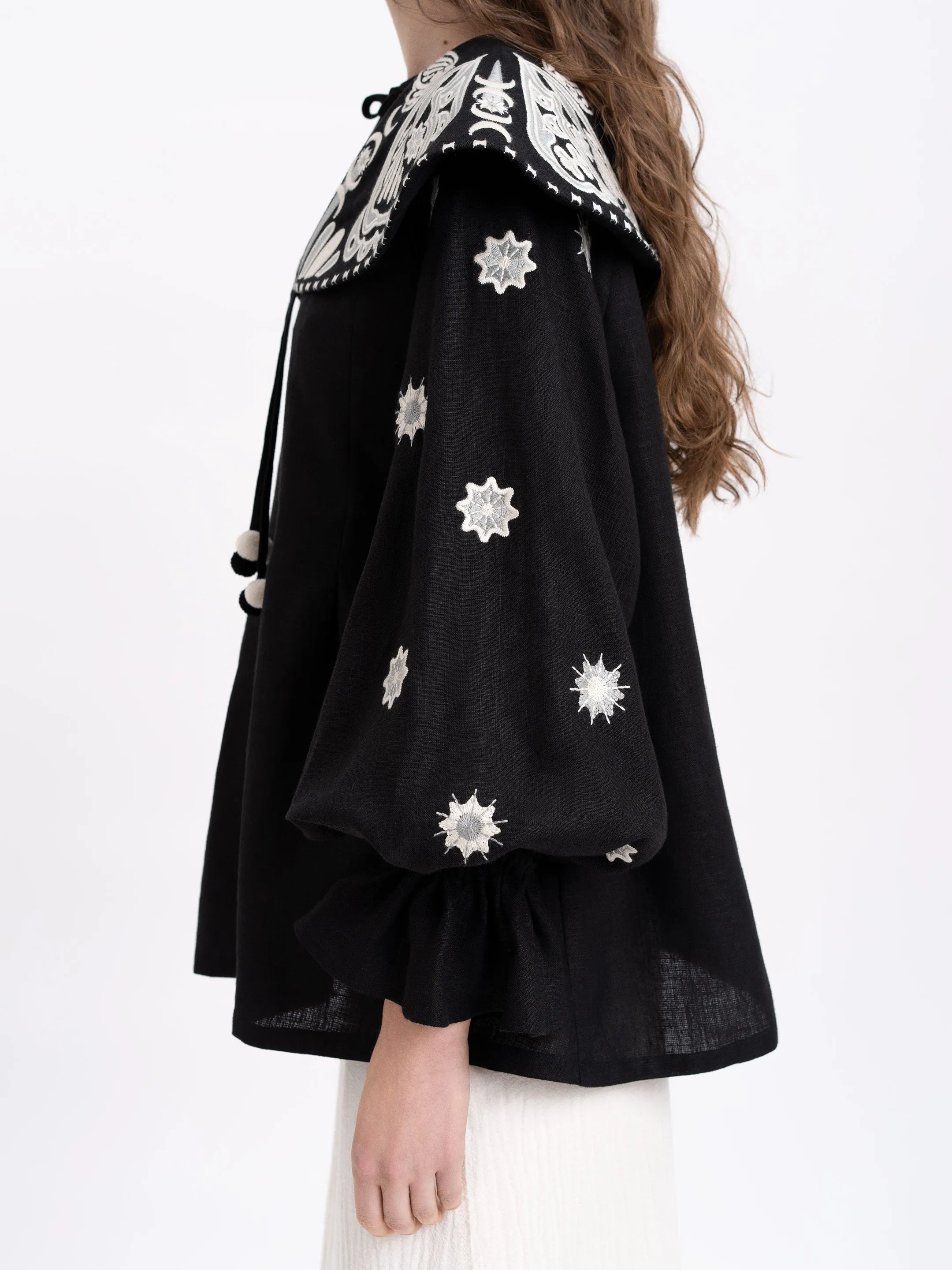 Linen embroidered blouse with a wide collar "Lehit"