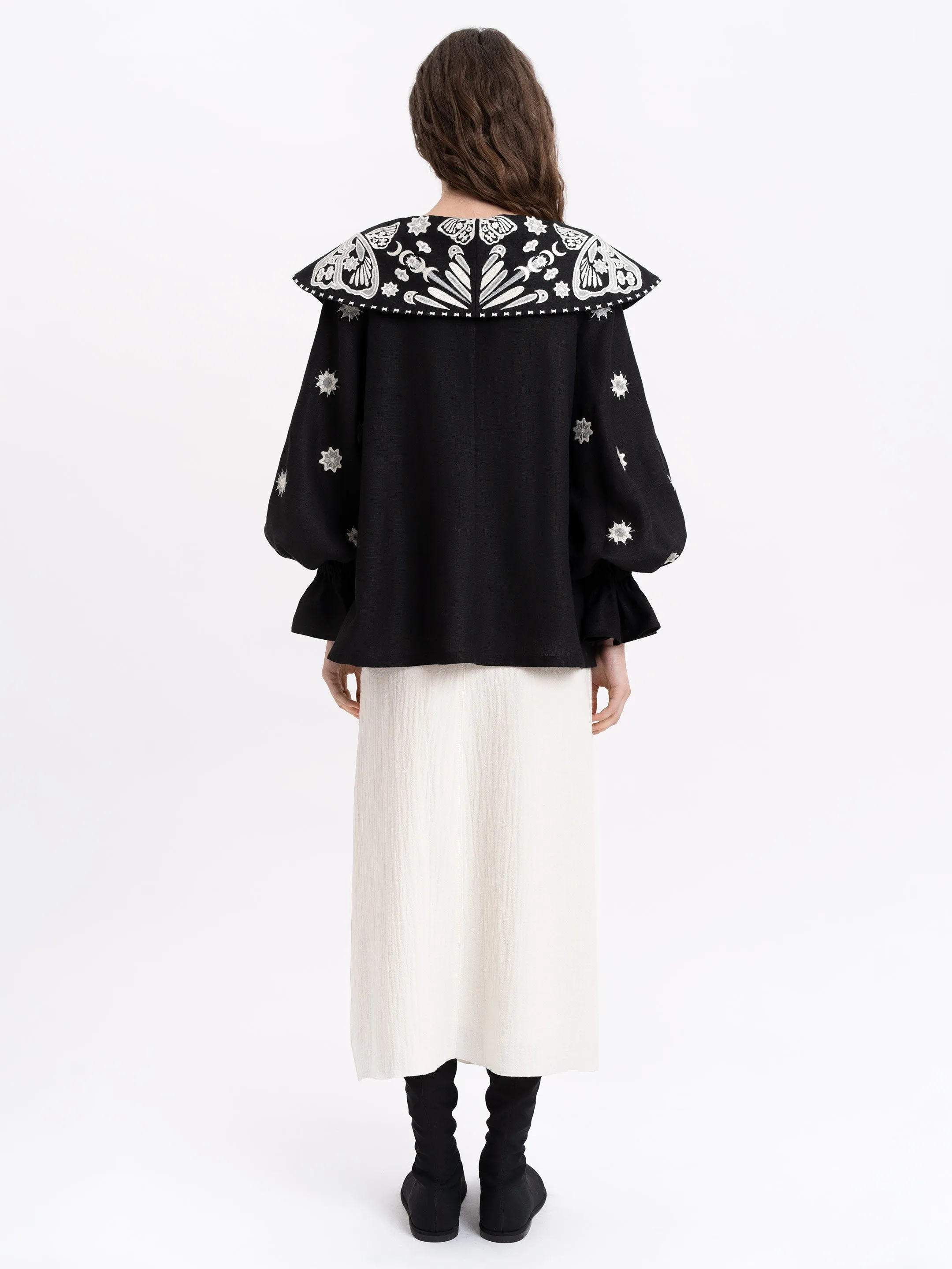 Linen embroidered blouse with a wide collar "Lehit"